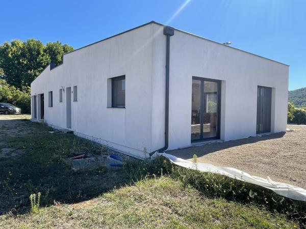 Salernes (83690) Laissez-vous séduire par l’alliance du confort moderne et de l’efficacité énergétique Salernes, Villa 138m2 ut