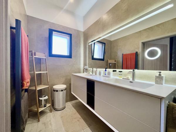 Salernes (83690) Laissez-vous séduire par l’alliance du confort moderne et de l’efficacité énergétique Salernes, Villa 138m2 ut