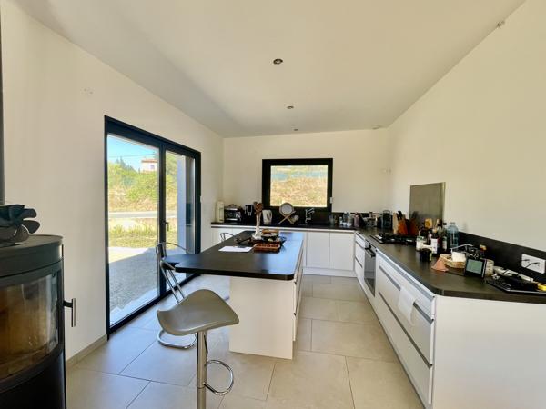 Salernes (83690) Laissez-vous séduire par l’alliance du confort moderne et de l’efficacité énergétique Salernes, Villa 138m2 ut