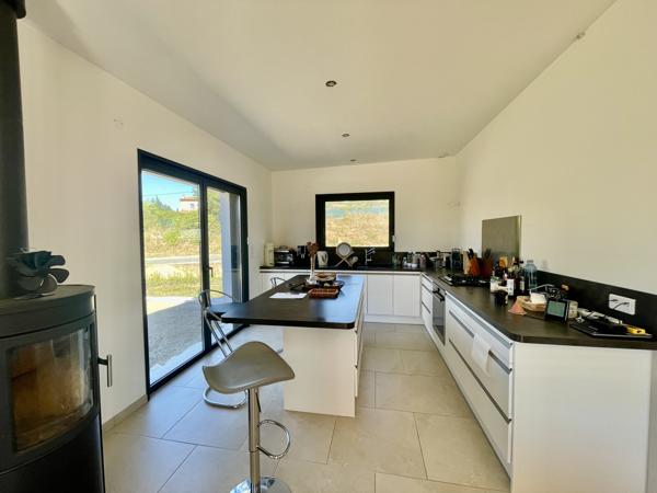 Salernes (83690) Laissez-vous séduire par l’alliance du confort moderne et de l’efficacité énergétique Salernes, Villa 138m2 ut