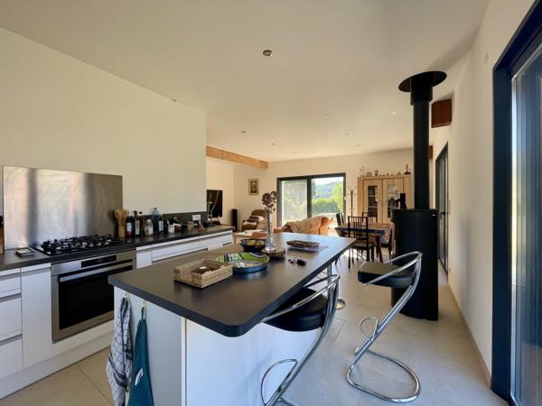 Salernes (83690) Laissez-vous séduire par l’alliance du confort moderne et de l’efficacité énergétique Salernes, Villa 138m2 ut