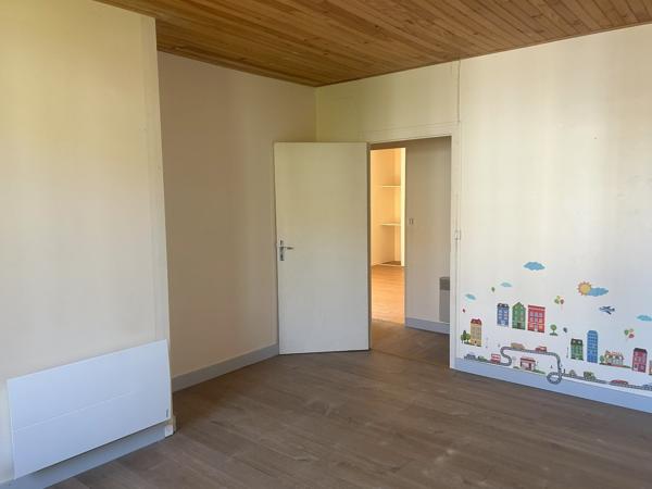 Maison individuelle 4 chambres avec grenier aménageable de 77 m², spacieuse jardin et tout-à-l'égout Aulnay