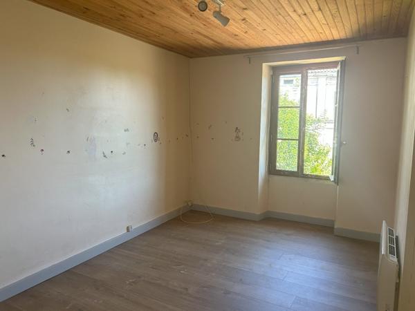 Maison individuelle 4 chambres avec grenier aménageable de 77 m², spacieuse jardin et tout-à-l'égout Aulnay