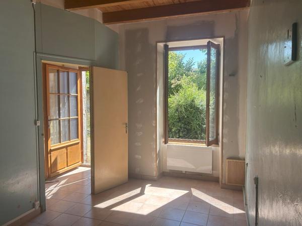 Maison individuelle 4 chambres avec grenier aménageable de 77 m², spacieuse jardin et tout-à-l'égout Aulnay