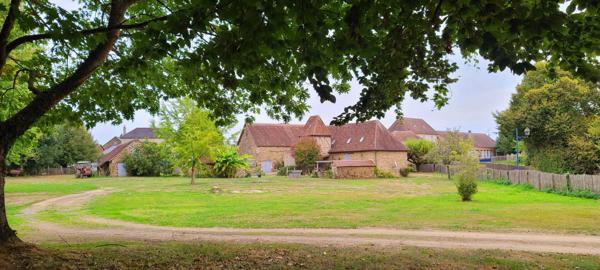 MAISON EN PIERRES , DEPENDANCES ,1 HECTARE , SAINT YRIEIX LA PERCHE , HAUTE-VIENNE Saint yrieix la perche