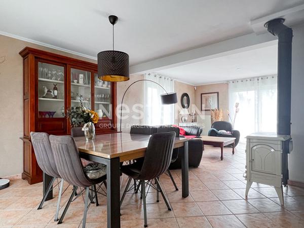 Maison avec piscine à Verrières-en-Anjou