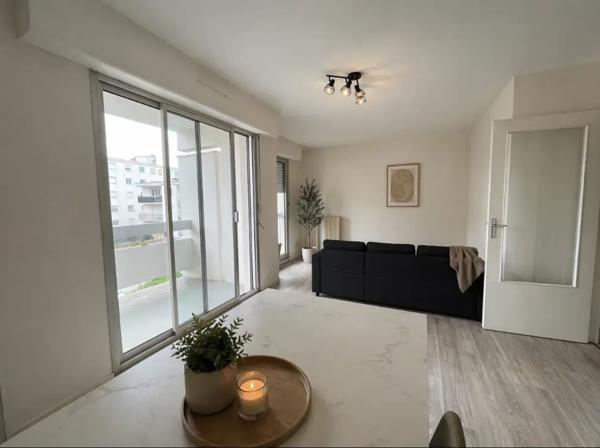 Appartement T2 lumineux avec balcon - proche gare de Châtell