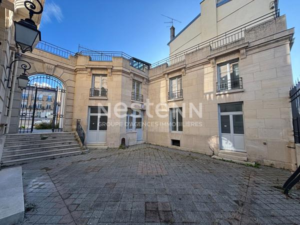 RARE À LA VENTE - MAISON - VUE MEUSE - TOIT TERRASSE - PARKING
