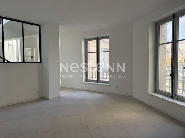 RARE À LA VENTE - MAISON - VUE MEUSE - TOIT TERRASSE - PARKING