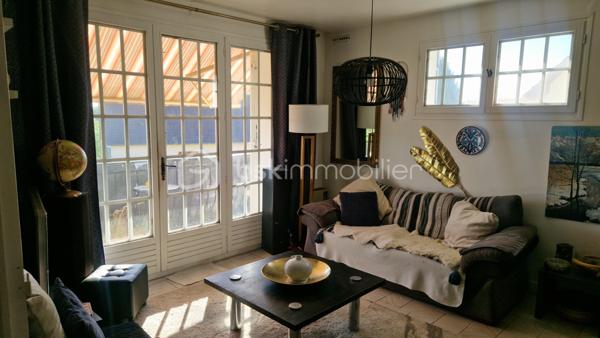 🏡 Magnifique pavillon d'environ 95 m², dans un lotissement calme, idéalement agencé pour votre confort !                                                                                   Dès l’entrée, vous découvrirez un couloir menant à un spacieux salon-salle à manger d'environ 28 m², agrémenté d'un poêle à bois, parfait pour recevoir ✨.                                                                                                                                                                       Un bureau d'environ 11 m², une chambre cosy d'environ 11 m², ainsi qu’une cuisine aménagée et équipée d'environ 8 m².                Au sous-sol, profitez d’une cuisine d’été d'environ 9 m², d’une seconde chambre d'environ 12 m² avec placard,                                     Une cave, et un immense garage d'environ 53 m² 🚗.                                                                                                                              Chauffage au bois et convecteurs, fenêtres en survitrage, raccordement au tout à l’égout...  
Terrain 1031 m2 clôturé.                                                                                                                                                                                      Une opportunité rare à saisir prés des commerces et des écoles,  dans un cadre paisible 🌳.                                                                                                                 Contactez-nous dès maintenant pour une visite !