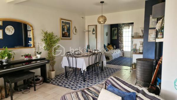 🏡 Magnifique pavillon d'environ 95 m², dans un lotissement calme, idéalement agencé pour votre confort !                                                                                   Dès l’entrée, vous découvrirez un couloir menant à un spacieux salon-salle à manger d'environ 28 m², agrémenté d'un poêle à bois, parfait pour recevoir ✨.                                                                                                                                                                       Un bureau d'environ 11 m², une chambre cosy d'environ 11 m², ainsi qu’une cuisine aménagée et équipée d'environ 8 m².                Au sous-sol, profitez d’une cuisine d’été d'environ 9 m², d’une seconde chambre d'environ 12 m² avec placard,                                     Une cave, et un immense garage d'environ 53 m² 🚗.                                                                                                                              Chauffage au bois et convecteurs, fenêtres en survitrage, raccordement au tout à l’égout...  
Terrain 1031 m2 clôturé.                                                                                                                                                                                      Une opportunité rare à saisir prés des commerces et des écoles,  dans un cadre paisible 🌳.                                                                                                                 Contactez-nous dès maintenant pour une visite !