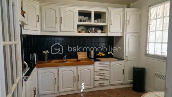 🏡 Magnifique pavillon d'environ 95 m², dans un lotissement calme, idéalement agencé pour votre confort !                                                                                   Dès l’entrée, vous découvrirez un couloir menant à un spacieux salon-salle à manger d'environ 28 m², agrémenté d'un poêle à bois, parfait pour recevoir ✨.                                                                                                                                                                       Un bureau d'environ 11 m², une chambre cosy d'environ 11 m², ainsi qu’une cuisine aménagée et équipée d'environ 8 m².                Au sous-sol, profitez d’une cuisine d’été d'environ 9 m², d’une seconde chambre d'environ 12 m² avec placard,                                     Une cave, et un immense garage d'environ 53 m² 🚗.                                                                                                                              Chauffage au bois et convecteurs, fenêtres en survitrage, raccordement au tout à l’égout...  
Terrain 1031 m2 clôturé.                                                                                                                                                                                      Une opportunité rare à saisir prés des commerces et des écoles,  dans un cadre paisible 🌳.                                                                                                                 Contactez-nous dès maintenant pour une visite !