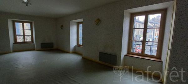 Location bureau près de Saint-Flour - 4 pièce(s) - 120 m² - 800 € par mois