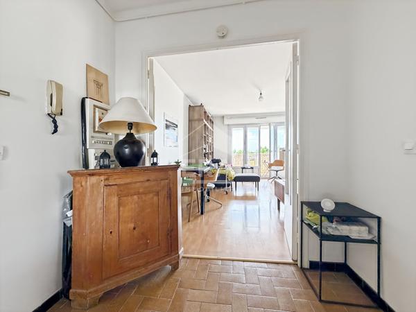 Boissière- Appartement Montreuil 2/3 pièces de 55 m² avec balcon, parking et cave