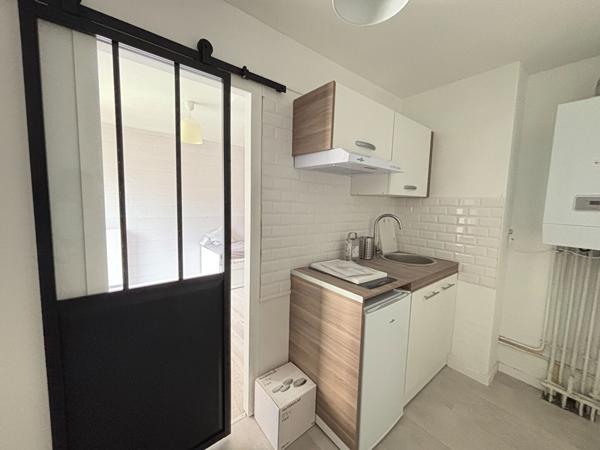 Appartement à louer Bordeaux : 1 pièces, 30m² avec 0 chambre(s) à 750€ - AJP Immobilier Bordeaux Saint-Augustin
