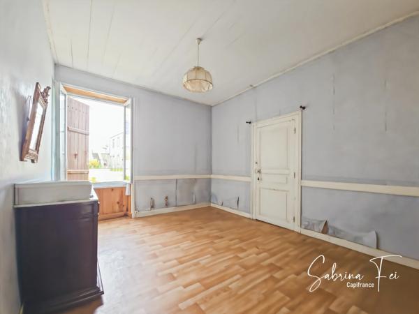 PLAIN-PIED CHARRON– PARCELLE D’ENVIRON 1500 M² – FORT POTENTIEL