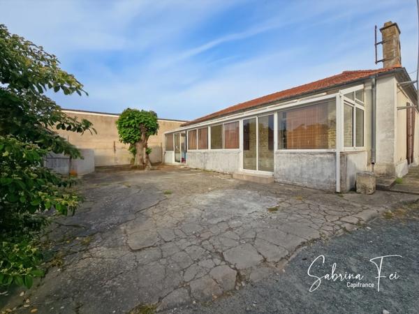 PLAIN-PIED CHARRON– PARCELLE D’ENVIRON 1500 M² – FORT POTENTIEL