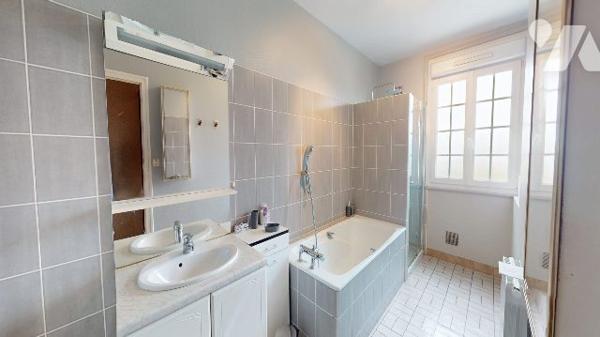 ENSEMBLE IMMOBILIER - LES PIEUX