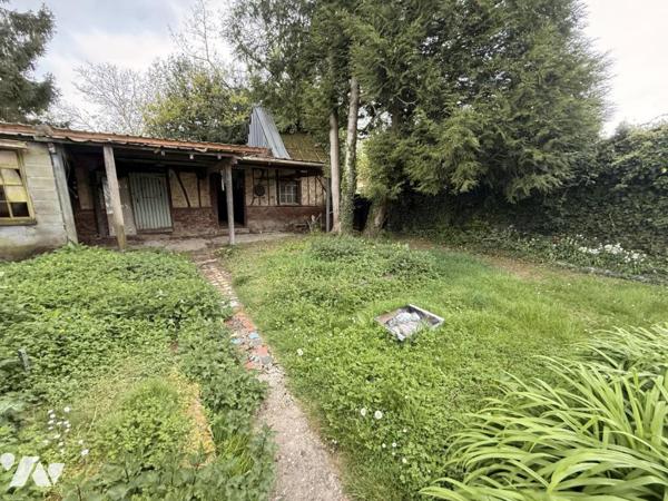 Maison en briques avec jardin