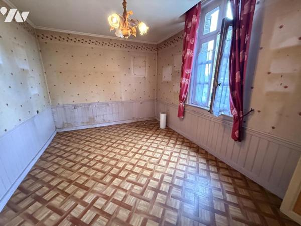 Maison en briques avec jardin