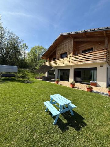 Vue panoramique sur les montagnes et beaux espaces