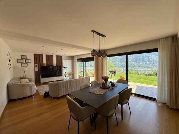 Vue panoramique sur les montagnes et beaux espaces