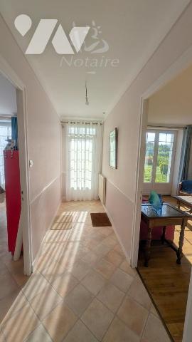 À moins de 300 m du bord de mer – Ensemble immobilier de charme avec vue mer et fort potentiel