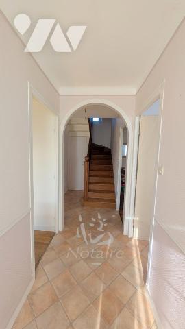 À moins de 300 m du bord de mer – Ensemble immobilier de charme avec vue mer et fort potentiel