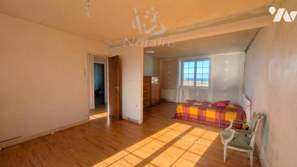 À moins de 300 m du bord de mer – Ensemble immobilier de charme avec vue mer et fort potentiel