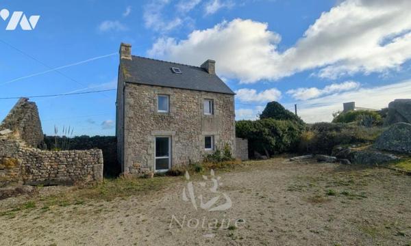À moins de 300 m du bord de mer – Ensemble immobilier de charme avec vue mer et fort potentiel