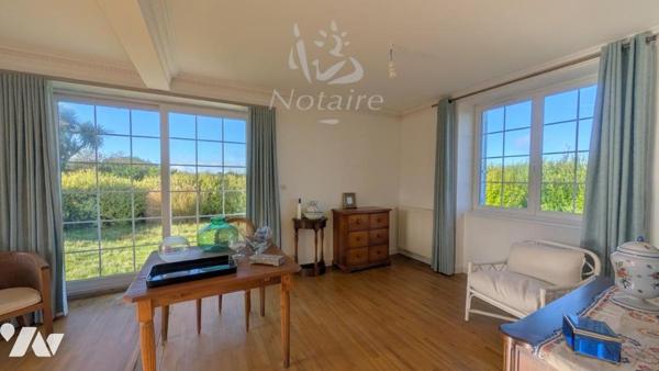 À moins de 300 m du bord de mer – Ensemble immobilier de charme avec vue mer et fort potentiel