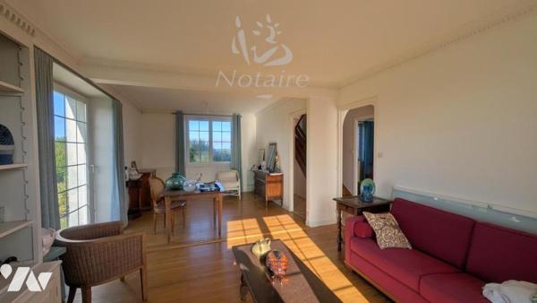 À moins de 300 m du bord de mer – Ensemble immobilier de charme avec vue mer et fort potentiel