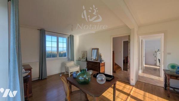 À moins de 300 m du bord de mer – Ensemble immobilier de charme avec vue mer et fort potentiel