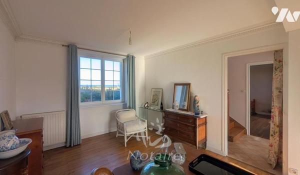 À moins de 300 m du bord de mer – Ensemble immobilier de charme avec vue mer et fort potentiel