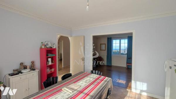 À moins de 300 m du bord de mer – Ensemble immobilier de charme avec vue mer et fort potentiel