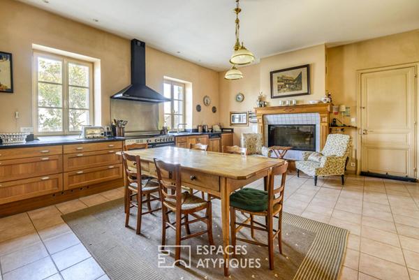 Maison de maître et dépendances dans un écrin de nature préservé