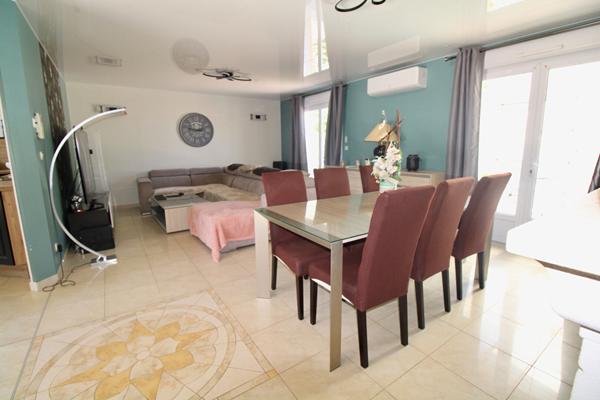 PRODUIT RARE , PAVILLON INDEPENDANT  HAB DE PLAIN PIED AVEC PISCINE ET SPA