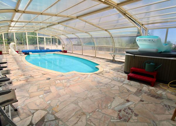 PRODUIT RARE , PAVILLON INDEPENDANT  HAB DE PLAIN PIED AVEC PISCINE ET SPA
