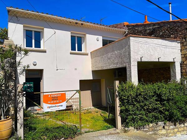 Maison de village garage et terrasse.