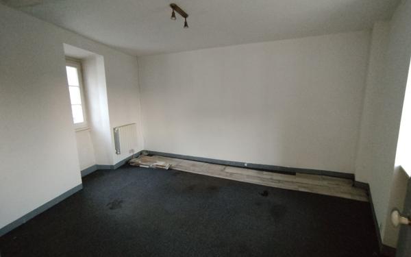 Maison à vendre    2 pièces •  Joyeuse