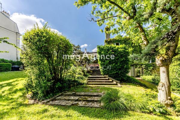 Maison à LE PERREUX-SUR-MARNE, 94170 - 13 pièces 250m²