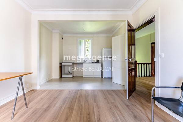Maison à LE PERREUX-SUR-MARNE, 94170 - 13 pièces 250m²