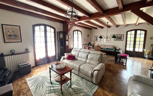 Maison à vendre    5 pièces • 192,39 m2 Mérignac