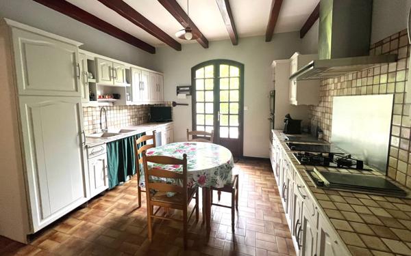 Maison à vendre    5 pièces • 192,39 m2 Mérignac