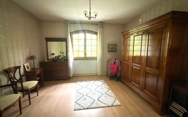 Maison à vendre    5 pièces • 192,39 m2 Mérignac