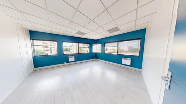 Local commercial CHILLY-MAZARIN 95.03 m²