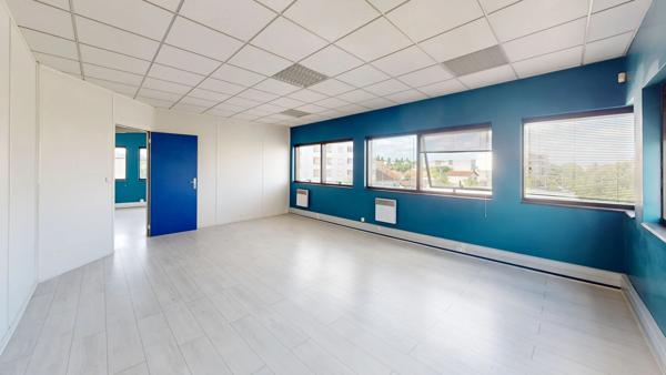 Local commercial CHILLY-MAZARIN 95.03 m²