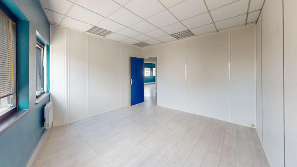 Local commercial CHILLY-MAZARIN 95.03 m²