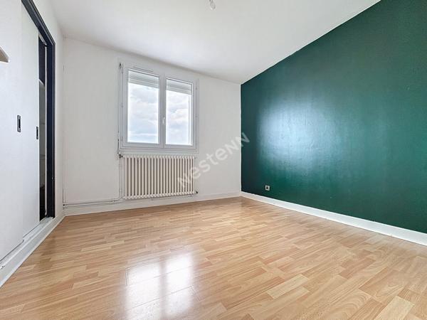 Bel appartement traversant de 3 pièces avec balcon, dernier étage, garage et cave à Montauban