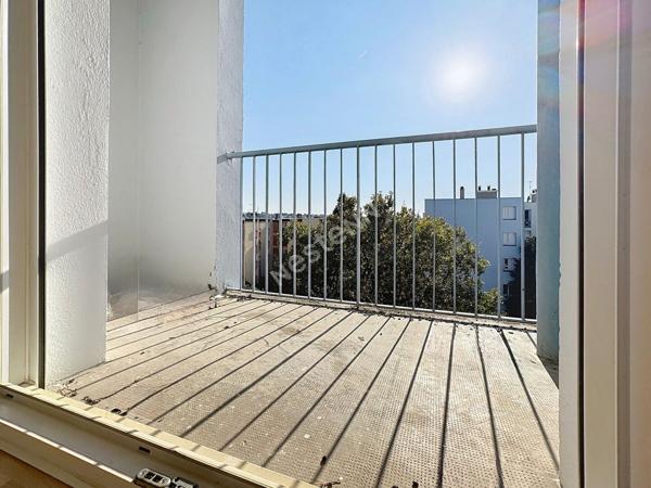 Bel appartement traversant de 3 pièces avec balcon, dernier étage, garage et cave à Montauban